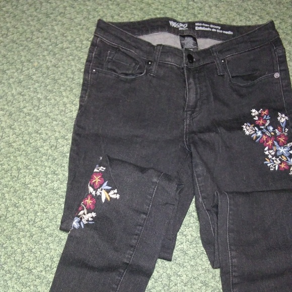 Mossimo embroidered stretchy skinny jean - Picture 2 of 4